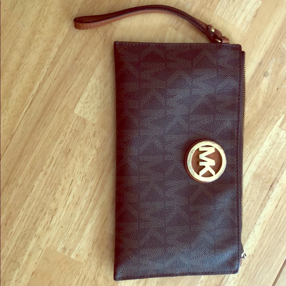 Michael Kors wristlet